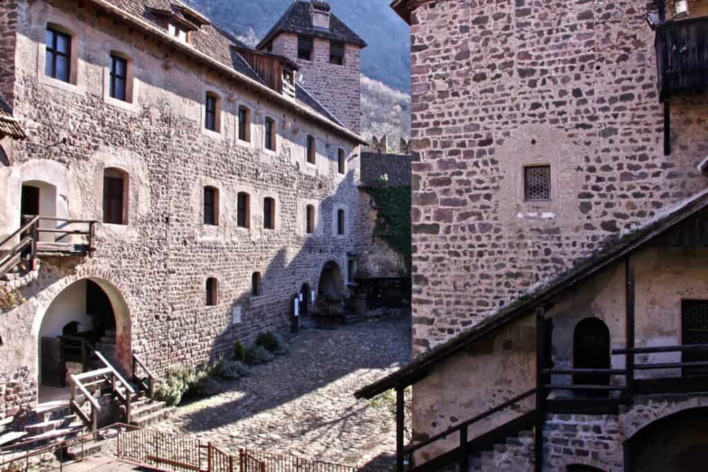Visita guidata di Castel Roncolo con Guida Turistica di Bolzano VisitaguidataCastelli3 CastelRoncolo 1024x683